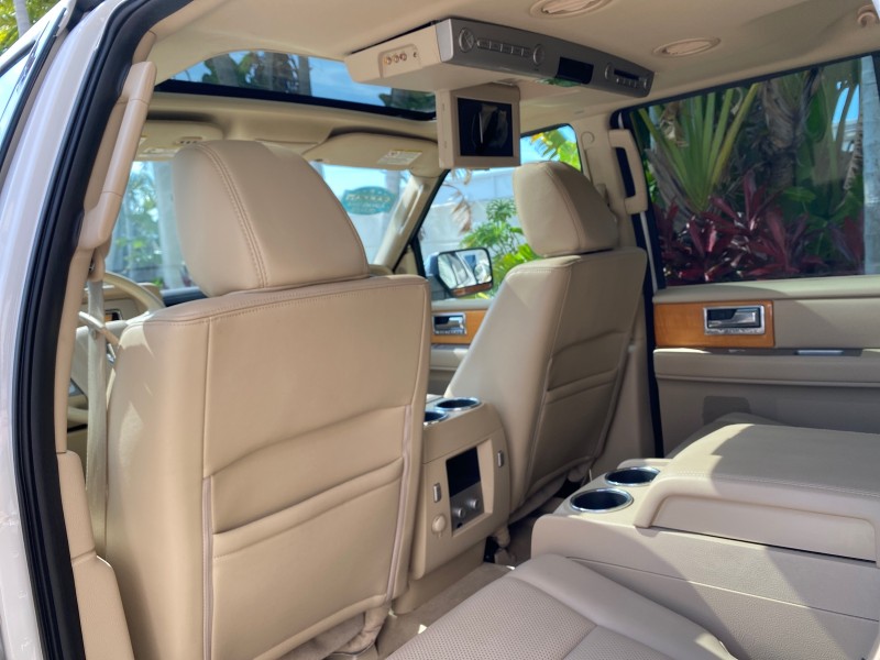 2010 Lincoln Navigator 4WD SUNROOF LOW MILES 31,209 in , 