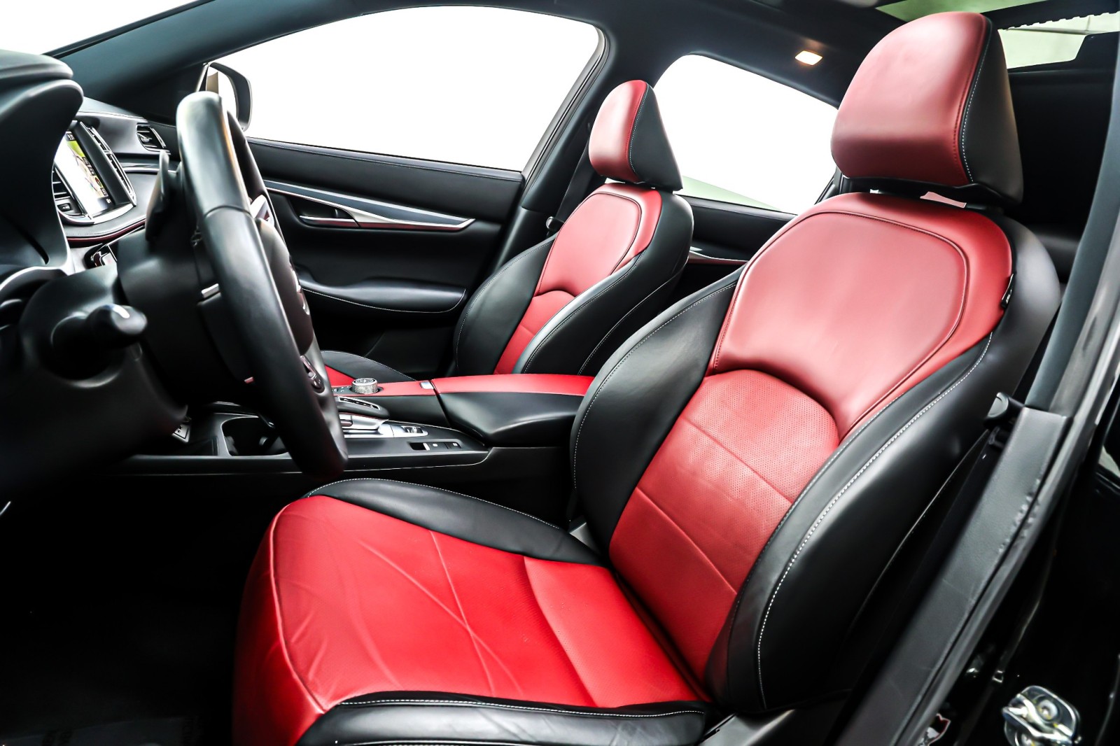 Used 2023 Black Obsidian INFINITI SPORT FWD image 18