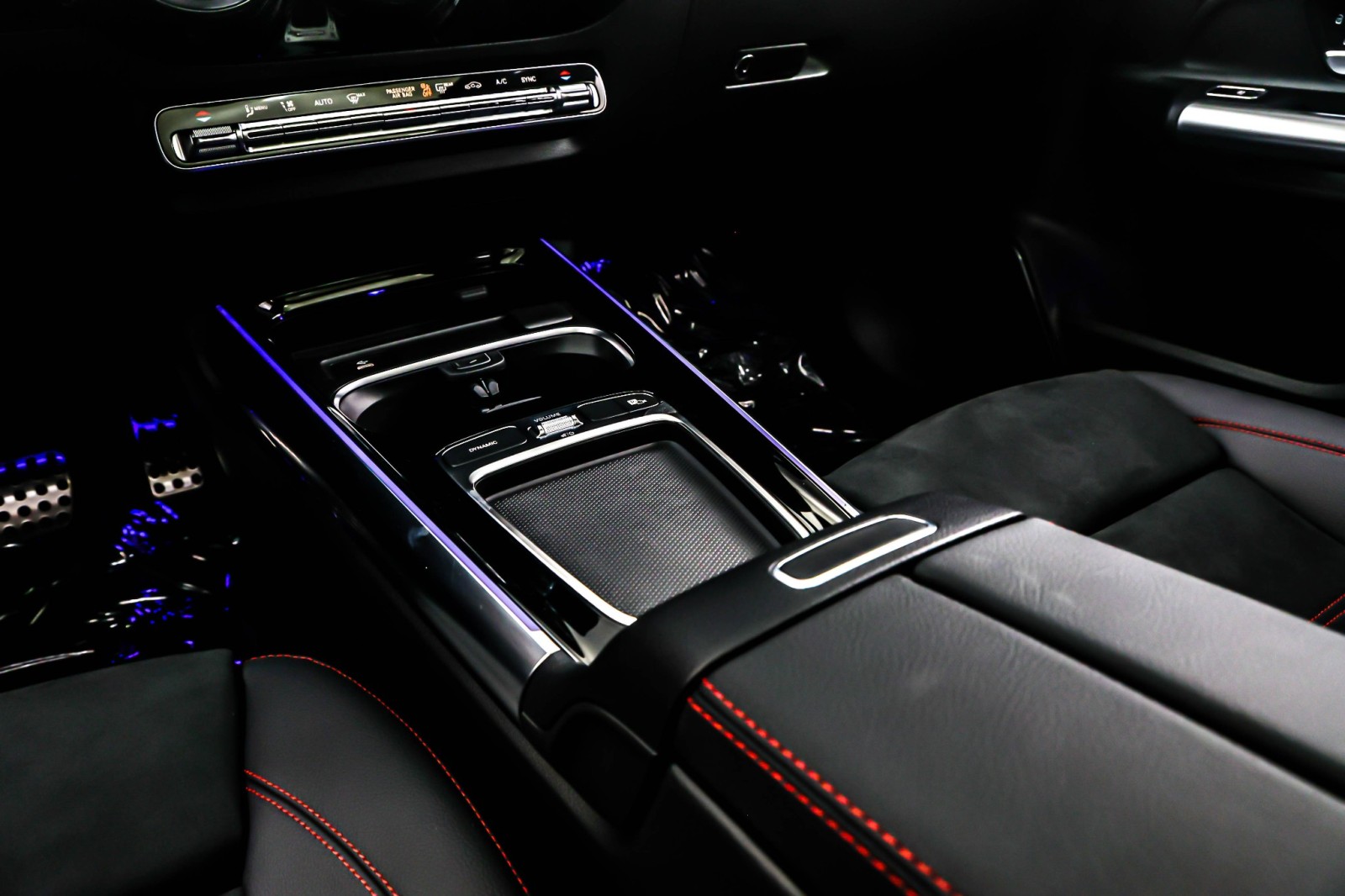 New 2026 MANUFAKTUR Mountain Grey Magno Mercedes-Benz AMG® GLA 35 image 6