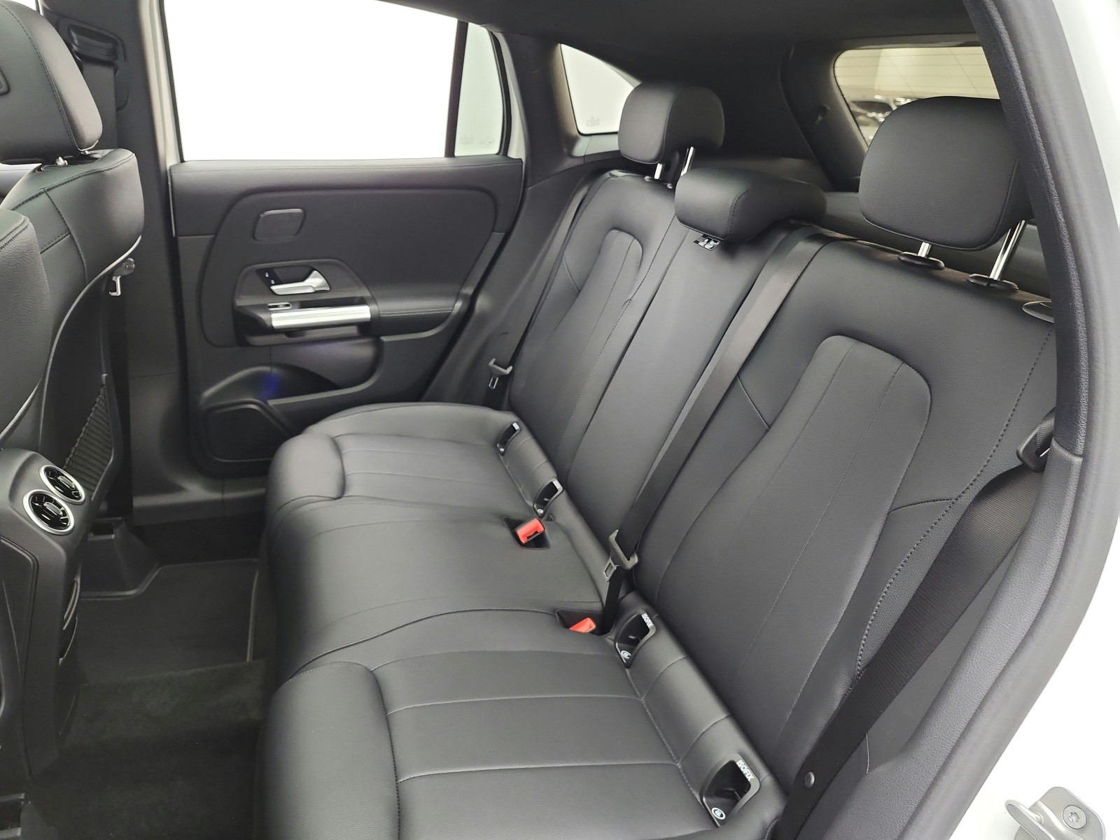 New 2026 Polar White Mercedes-Benz GLA 250 SUV image 11