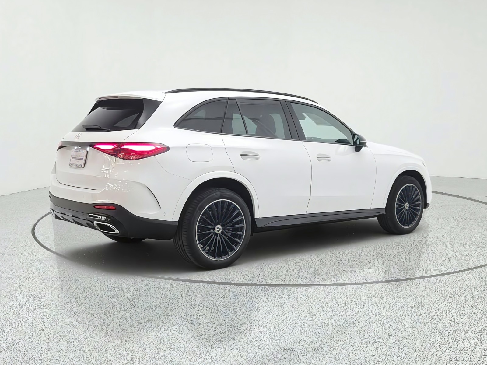 New 2027 MANUFAKTUR Moonlight White Metallic Mercedes-Benz GLC 300 SUV image 5