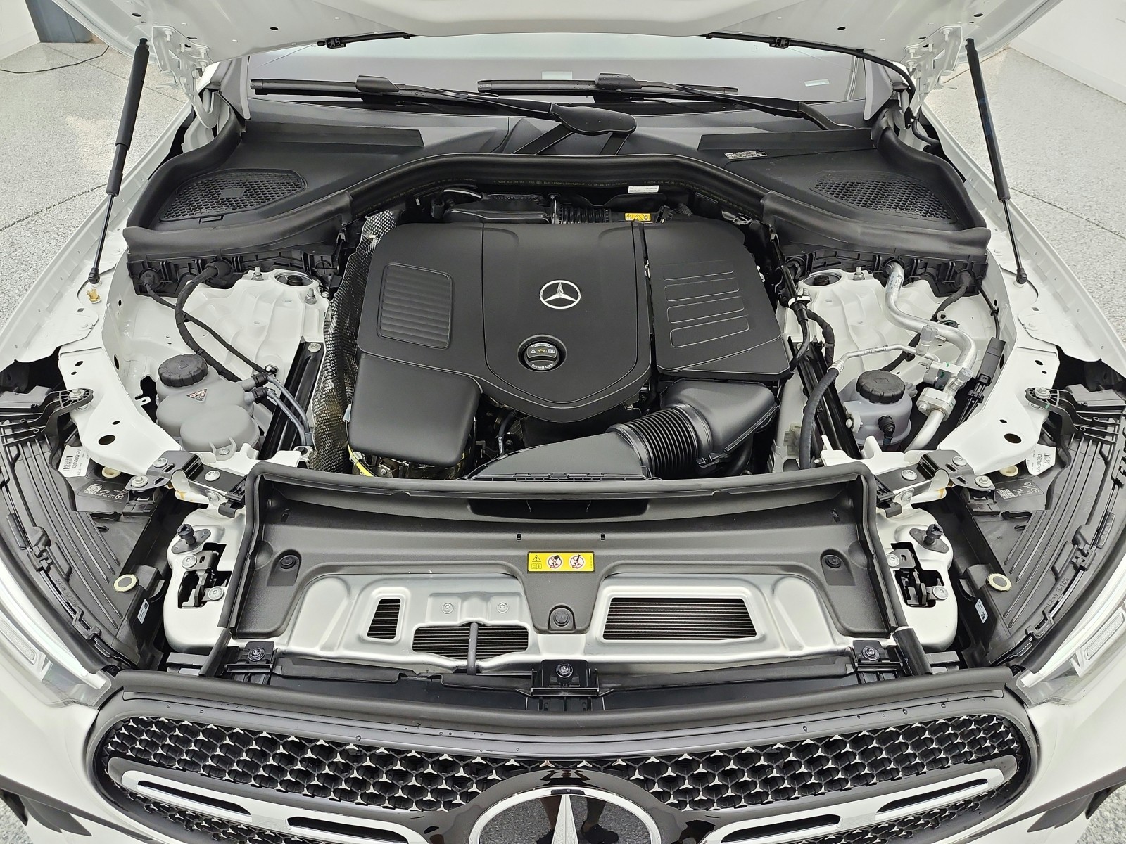 New 2027 Polar White Mercedes-Benz GLC 300 4MATIC® Coupe image 12