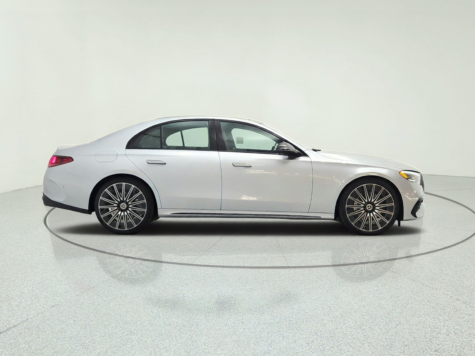 New 2027 Cirrus Silver Metallic Mercedes-Benz E 450 4MATIC® Sedan image 4