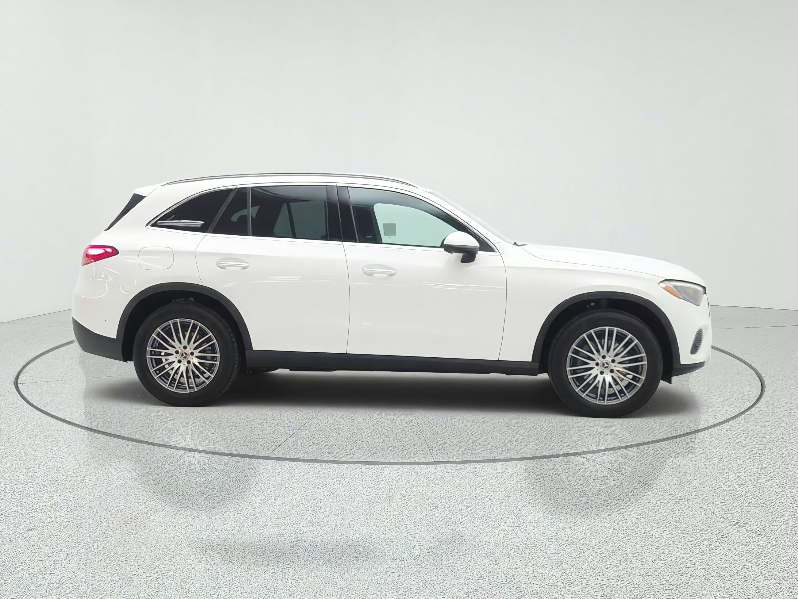 New 2026 Polar White Mercedes-Benz GLC 300 4MATIC® SUV image 4
