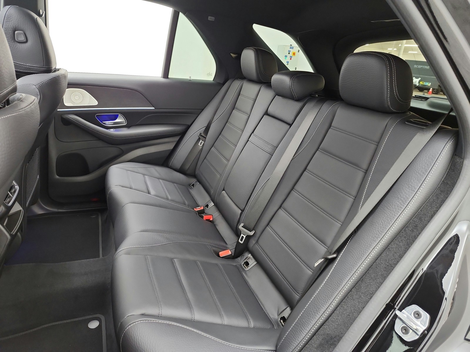 New 2026 Obsidian Black Metallic Mercedes-Benz GLE 580 4MATIC® SUV image 11