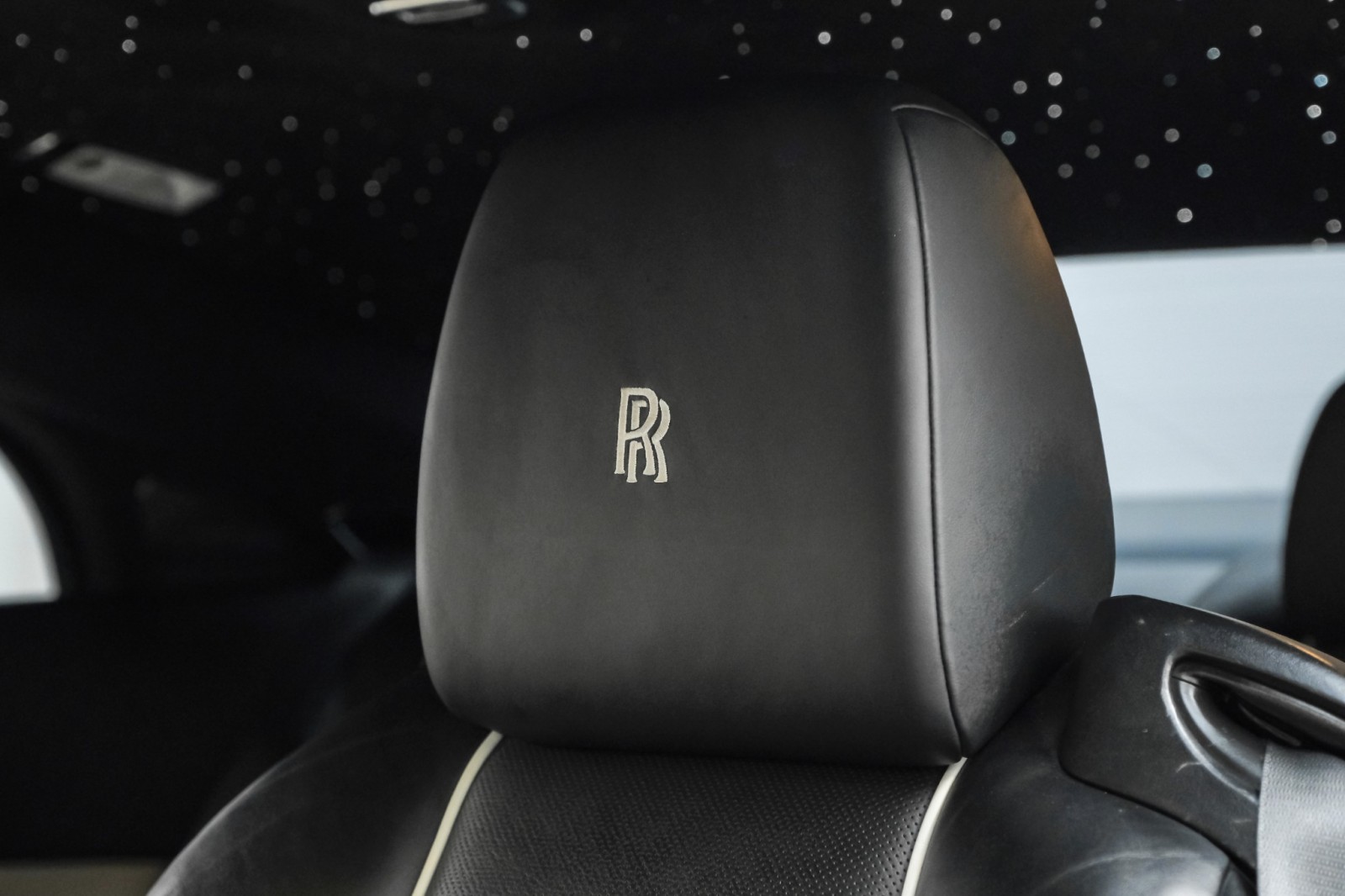 2016 Rolls-Royce Wraith StarlightHeadliner ACSeats CustomAlloys Piping RRMonogram 35