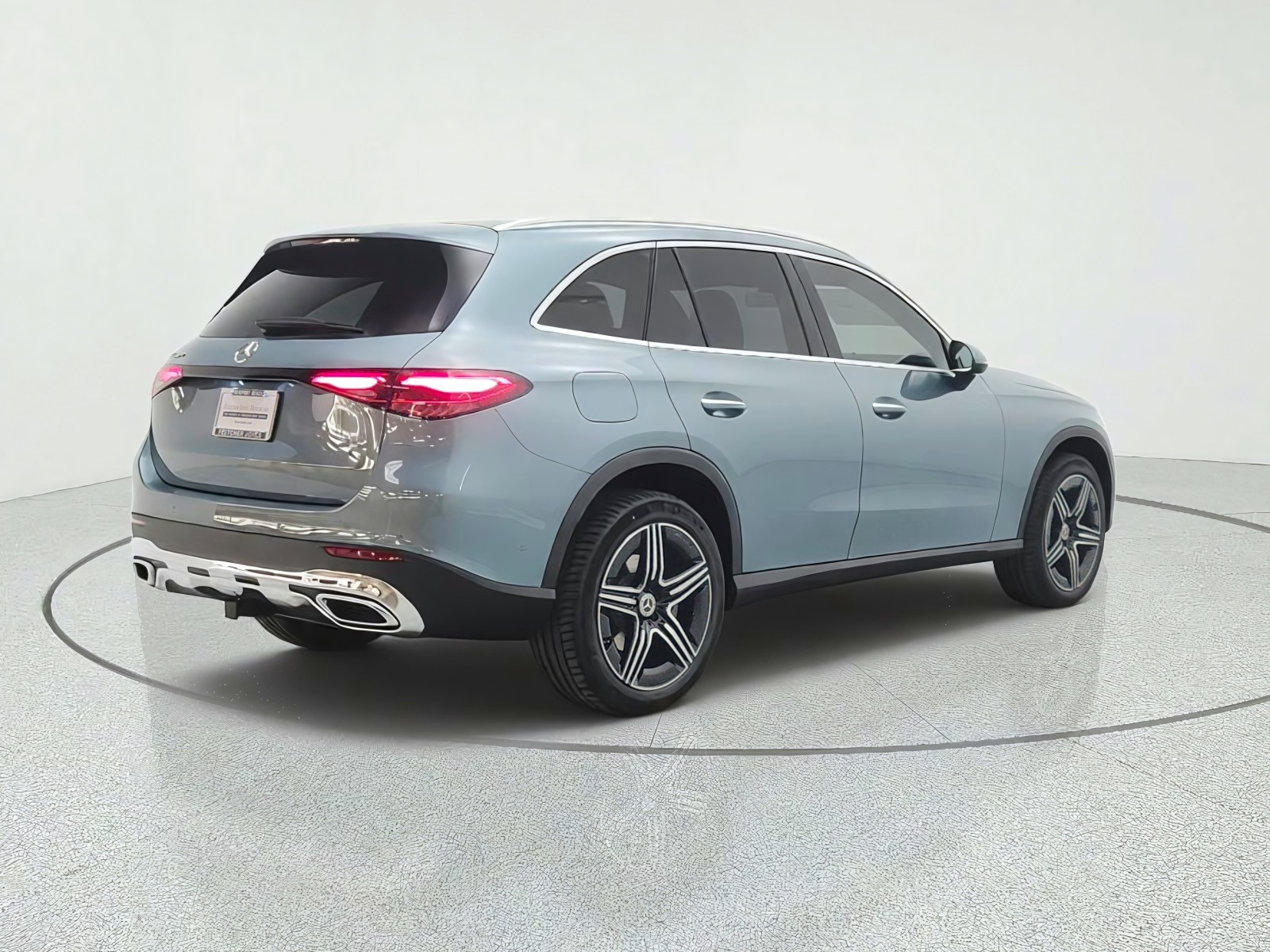New 2027 Verde Silver Metallic Mercedes-Benz GLC 300 SUV image 5