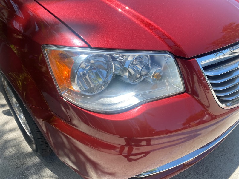 2012 Chrysler Town & Country 1 OWNER LOW MILES 58.411 in , 