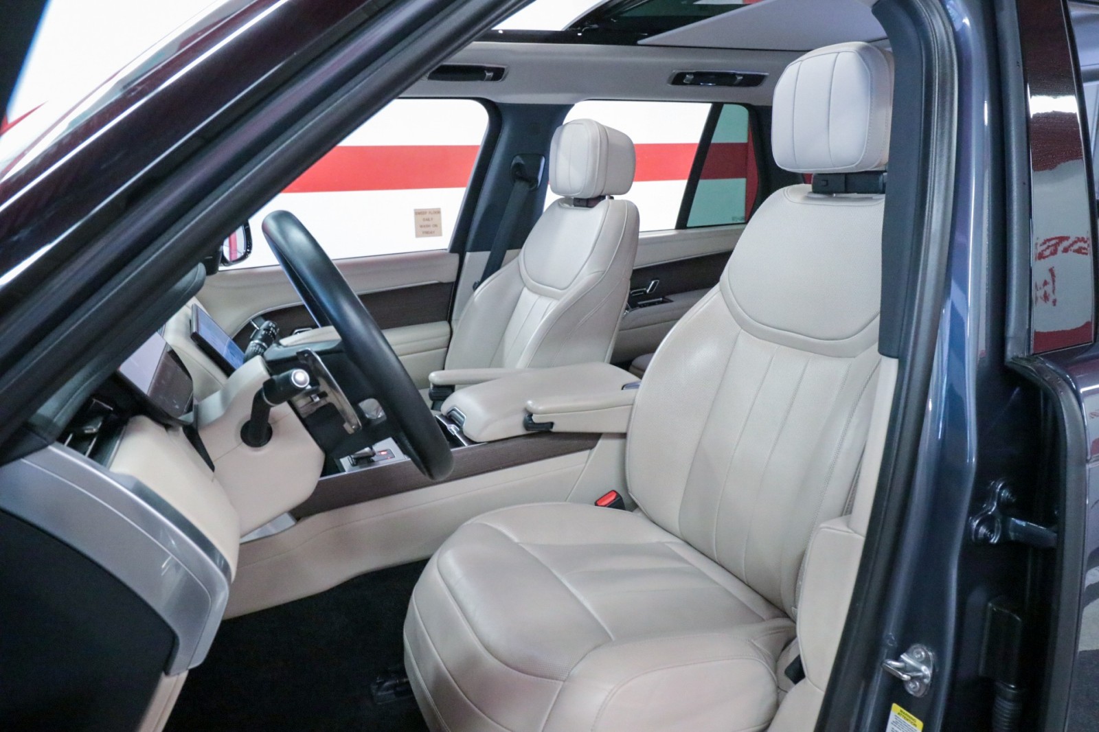 Used Car 2024 Land Rover Range Rover  Se For Sale Under $90,000 In Austin, Texas