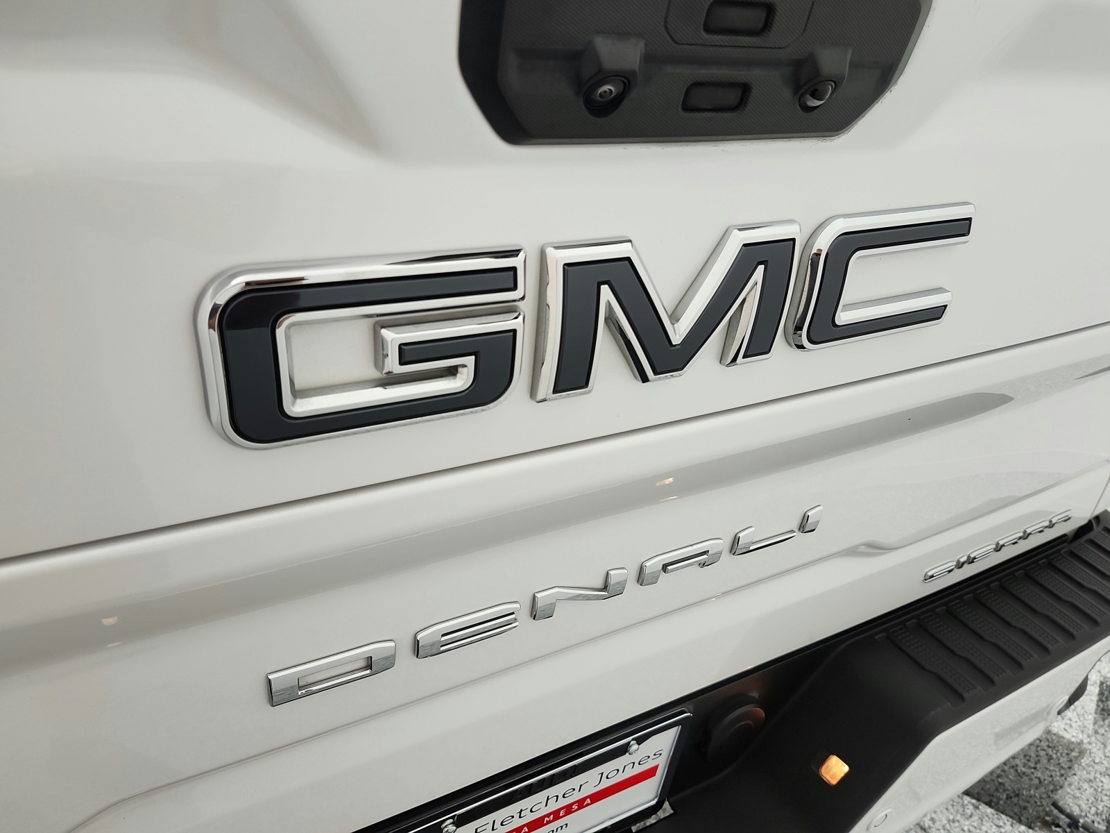 Used 2024 White Frost Tricoat GMC 4WD Crew Cab 159 Denali Ultimate image 24