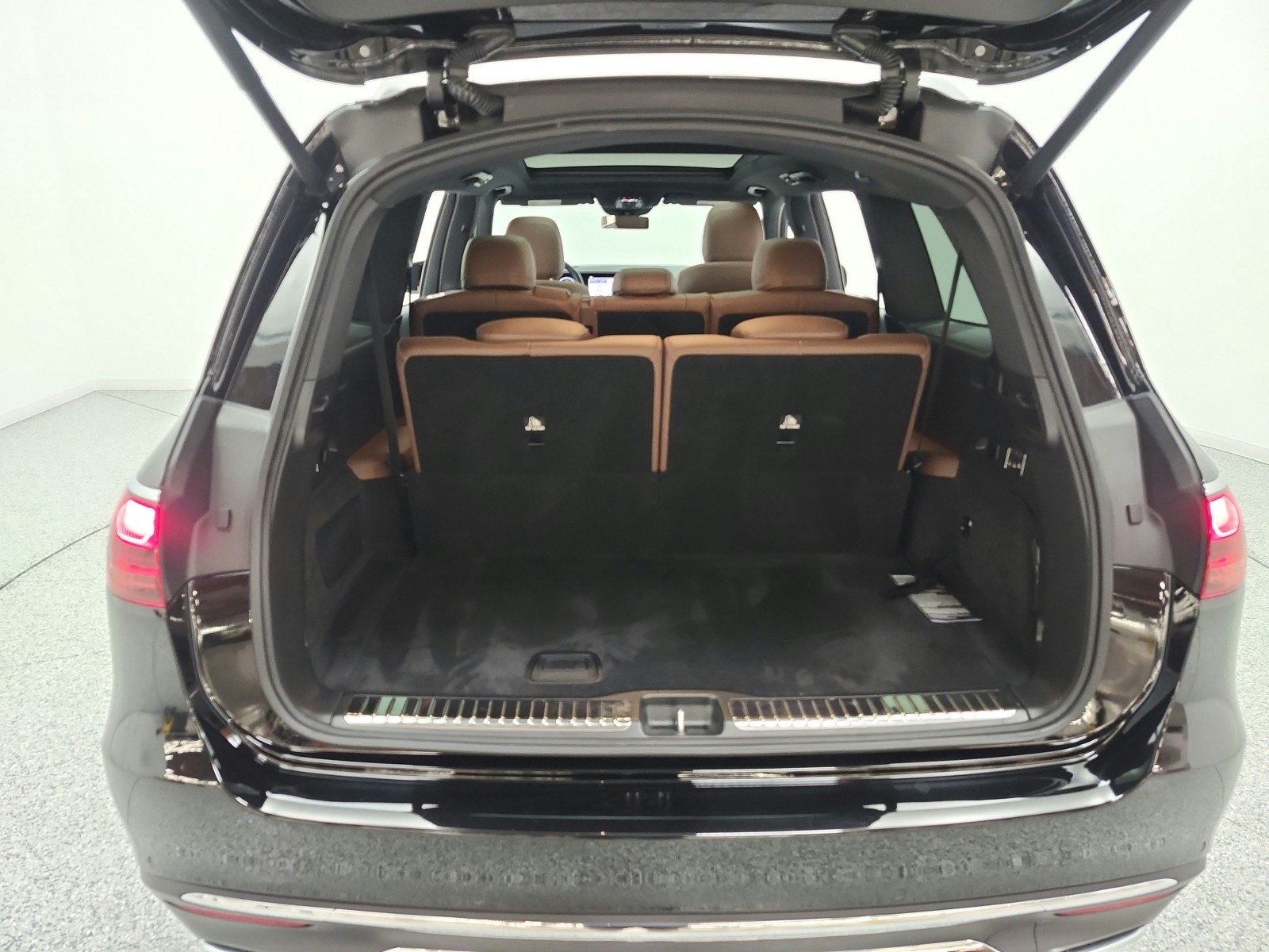Certified Used 2026 Obsidian Black Metallic Mercedes-Benz GLS 450 4MATIC® SUV image 21
