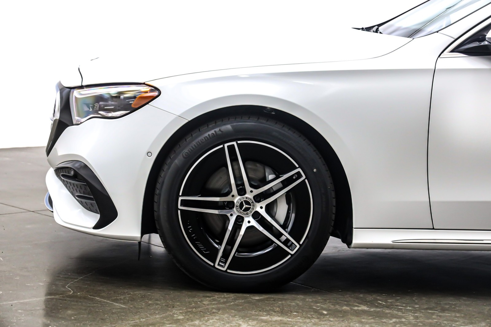 New 2025 Polar White Mercedes-Benz E 350 image 10