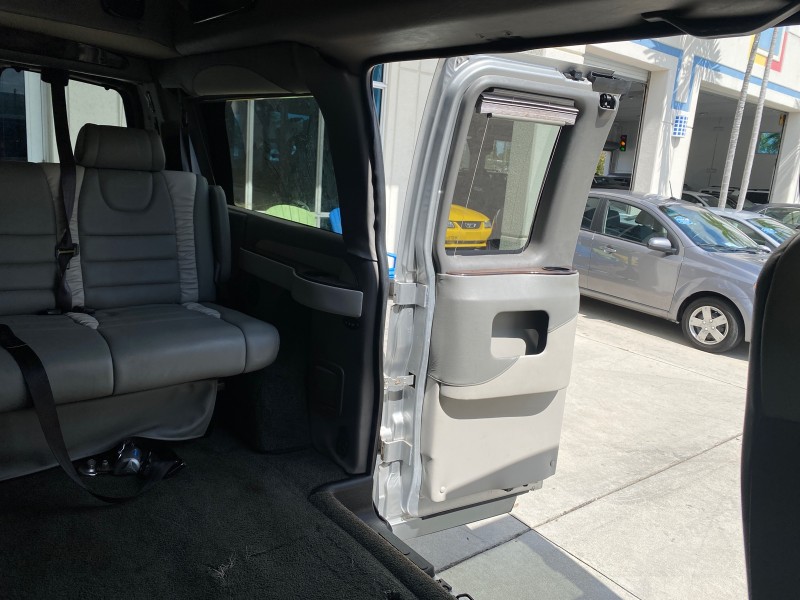 2013 GMC SAVANA HI TOP CONVERSION HANDICAP LIFT LOW MILES 24,857 in , 