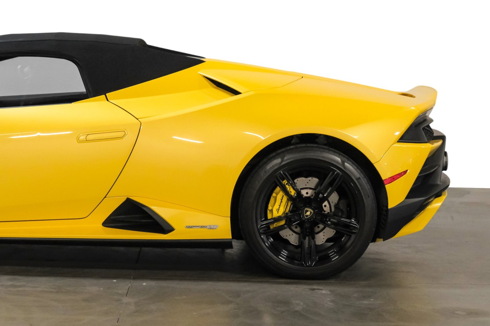 2021 Lamborghini Huracan EVO Spyder SportSeats 19Alloys BiColorLeatherPkg 11