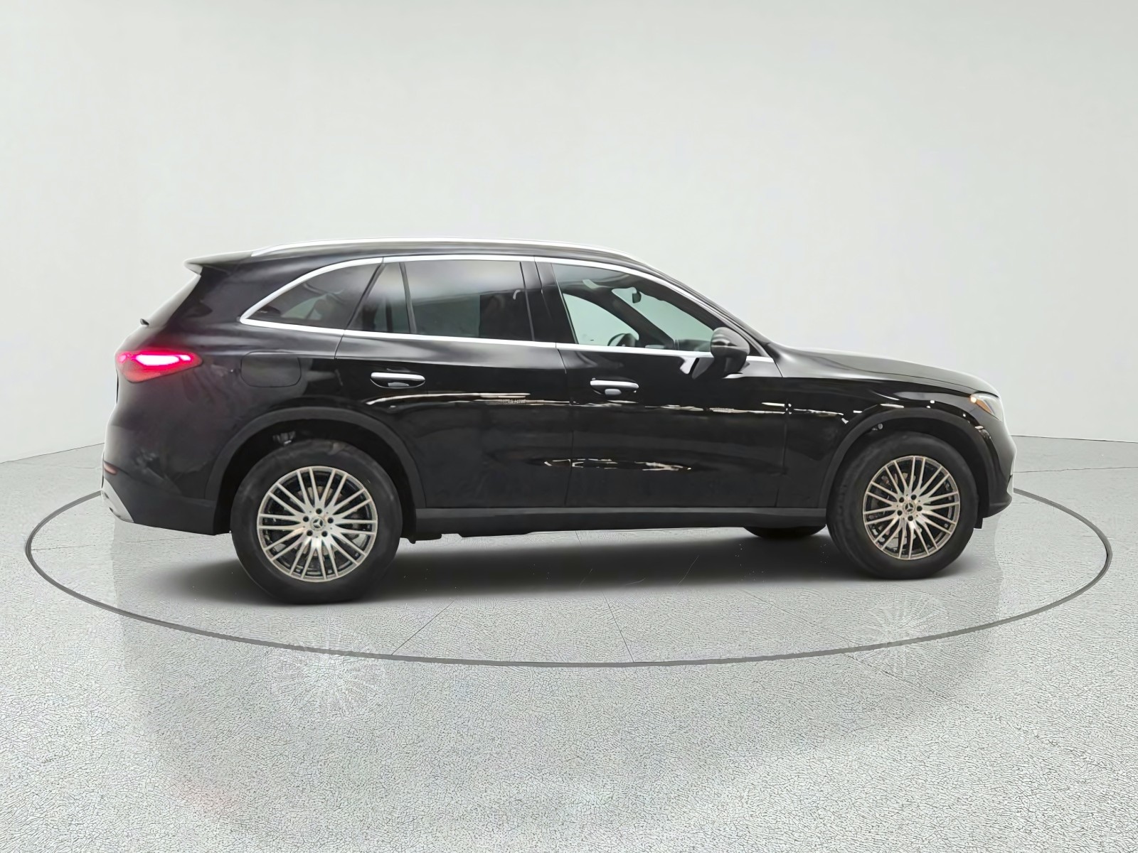 New 2027 Black Mercedes-Benz GLC 300 SUV image 4