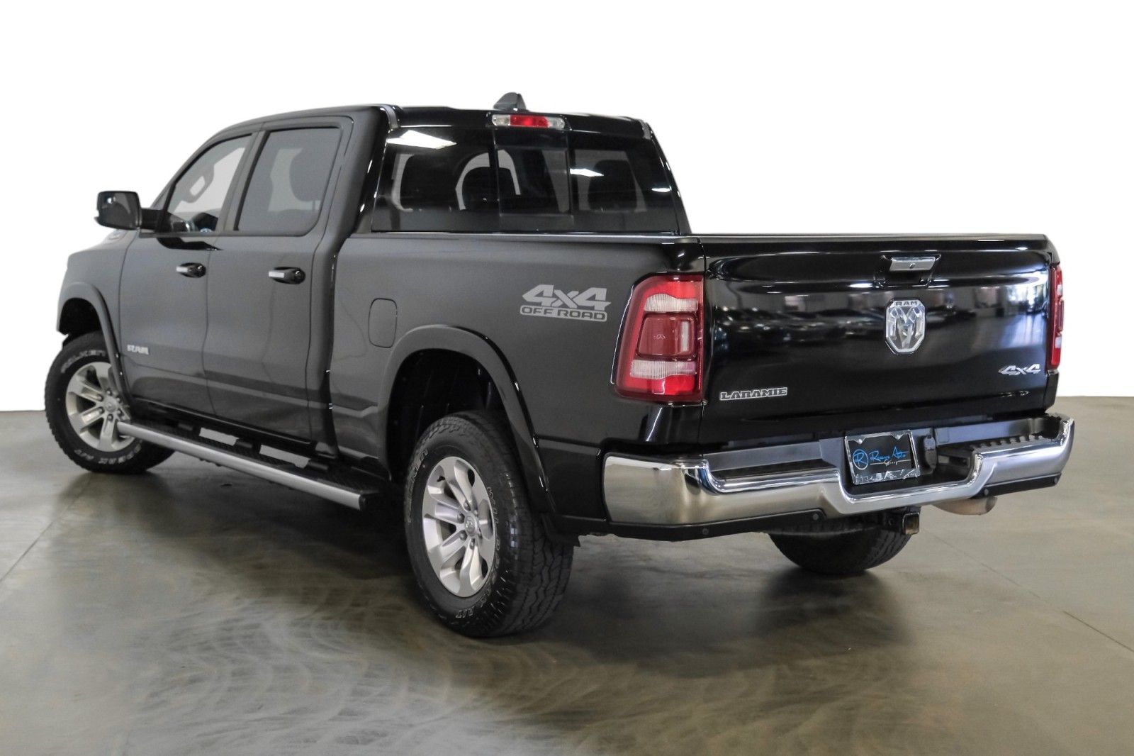 2022 Ram 1500 Laramie 4x4 CrewCab LeatherSeating 23Hpkg LevelApkg SideSteps 9