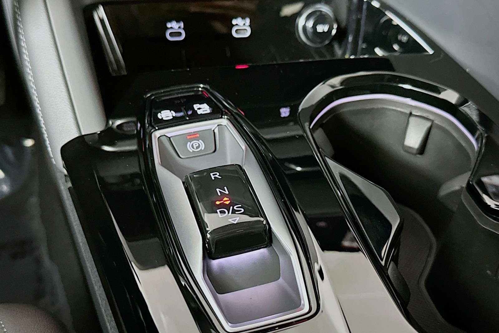 New 2025 Glacier White Metallic Audi Premium Plus image 7