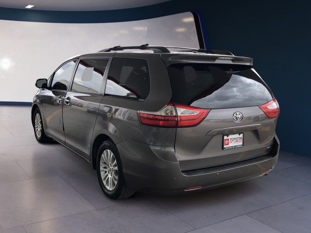 2015 Toyota Sienna XLE 3