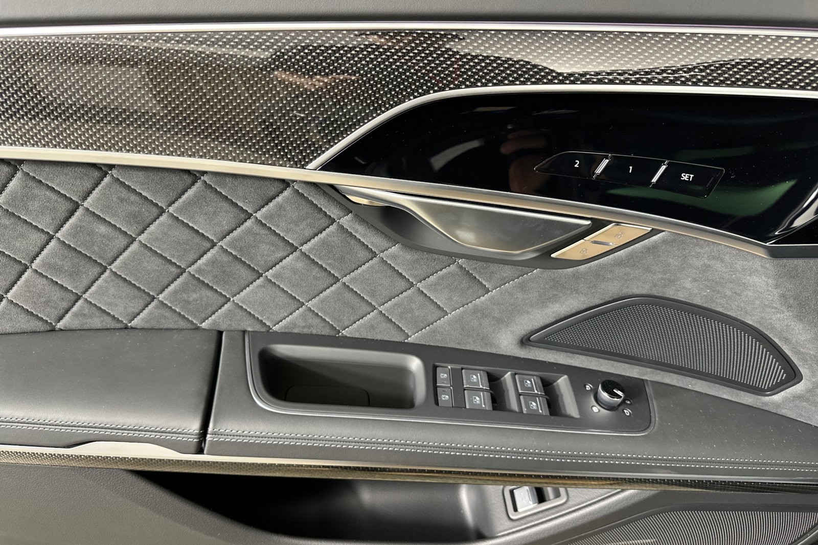 New 2025 Daytona Gray Pearl Effect Audi 4.0 TFSI image 10