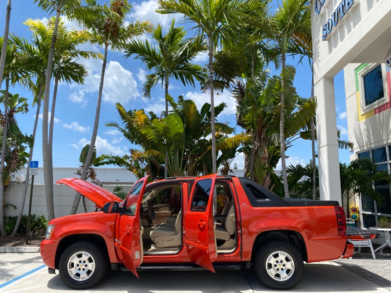 2009 Chevrolet Avalanche LT PU LOW MILES 58,696 in ,