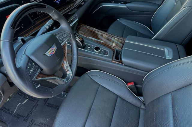 2023 Cadillac Escalade 4WD Premium Luxury 9