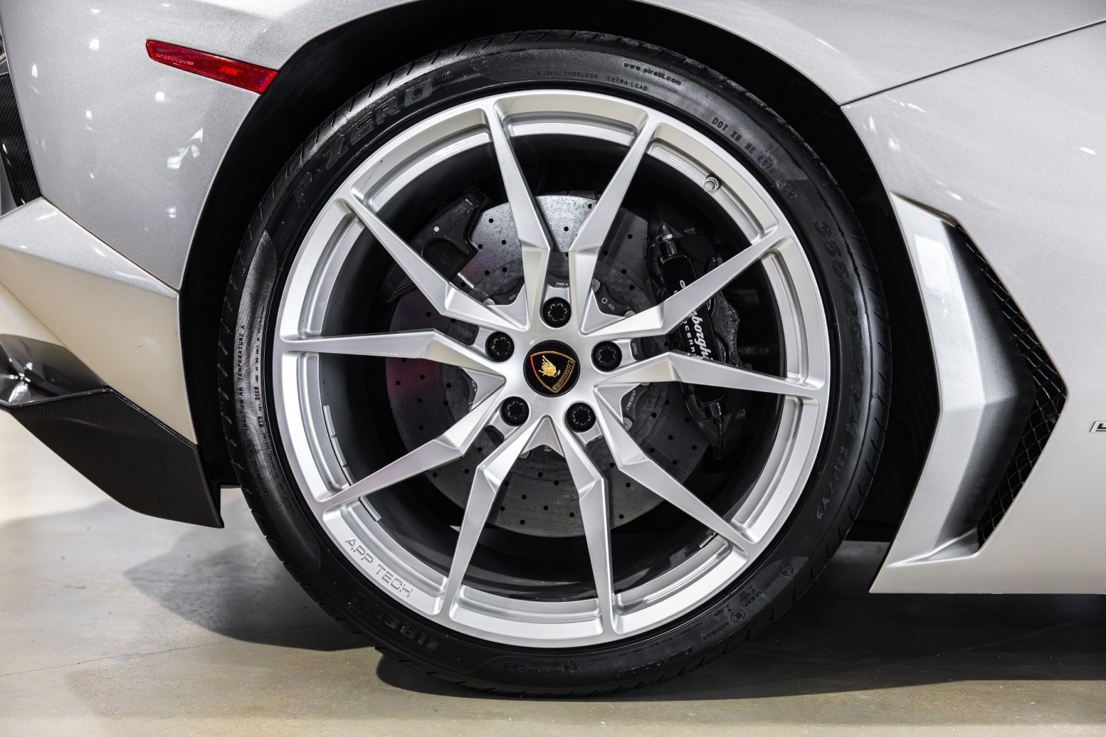 Used Car 2014 Lamborghini Aventador  Roadster - Grigio Antares Metallic - Transparent Engine Bonnet - Sensonum Sound System For Sale Under $440,000 In Boerne, Texas
