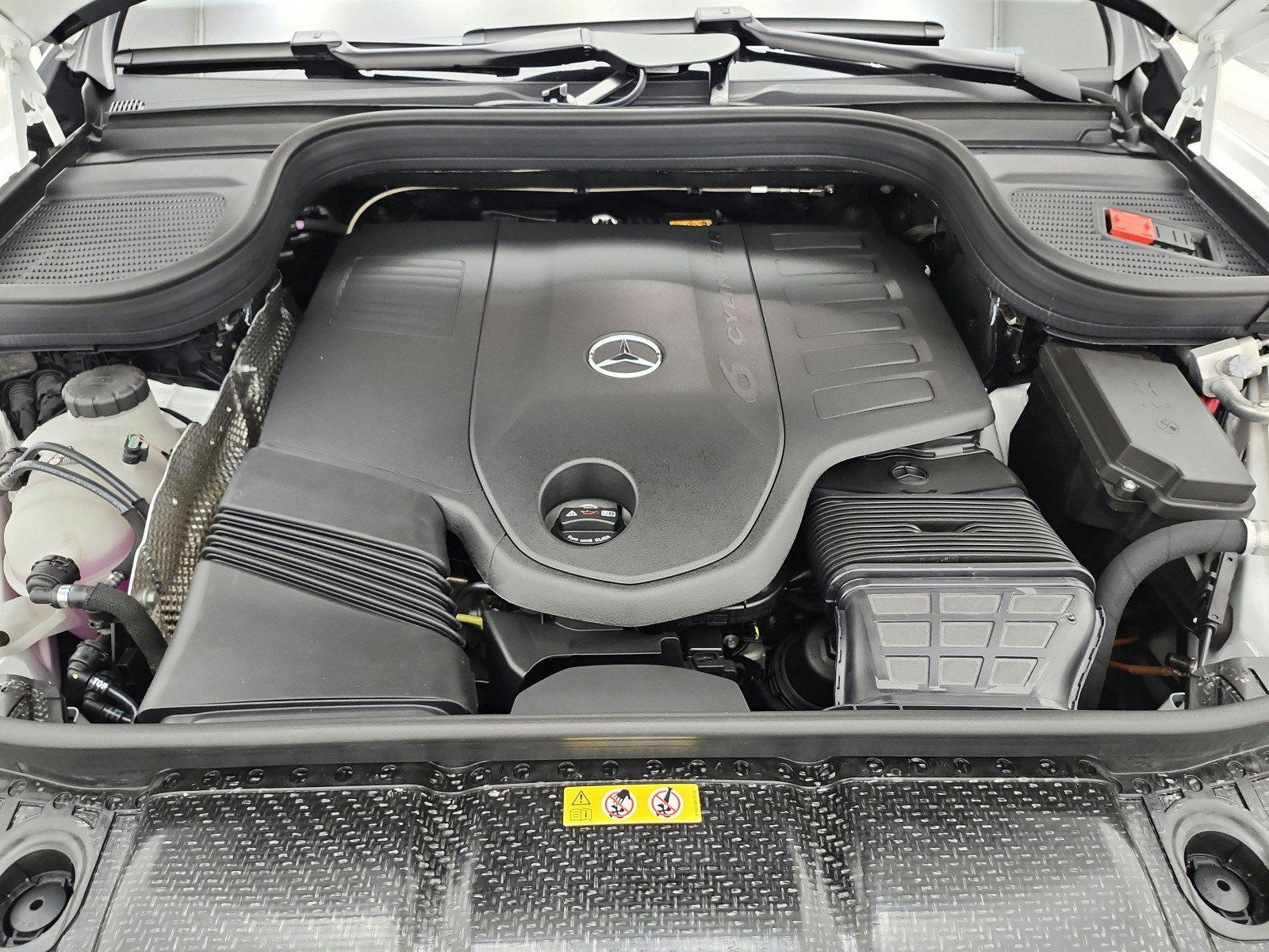 New 2026 Polar White Mercedes-Benz GLE 450 4MATIC® Coupe image 12