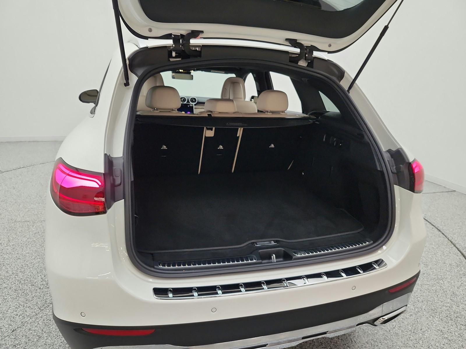 Certified Used 2026 Polar White Mercedes-Benz GLC 300 SUV image 20