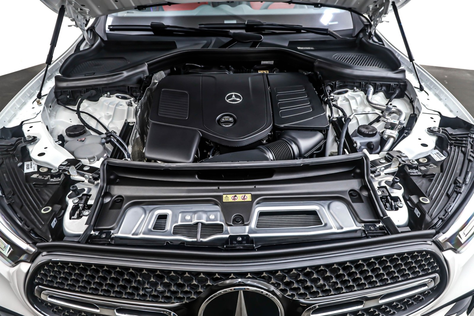 New 2026 Polar White Mercedes-Benz GLC 300 image 11