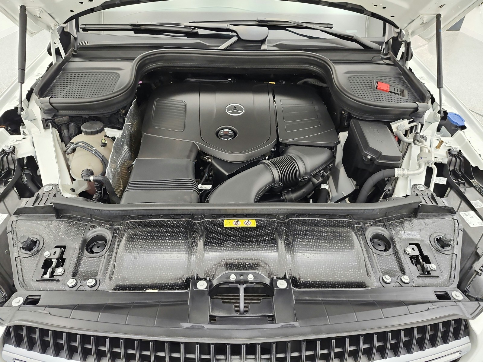 Certified Used 2024 Polar White Mercedes-Benz GLE 350 4MATIC® SUV image 17