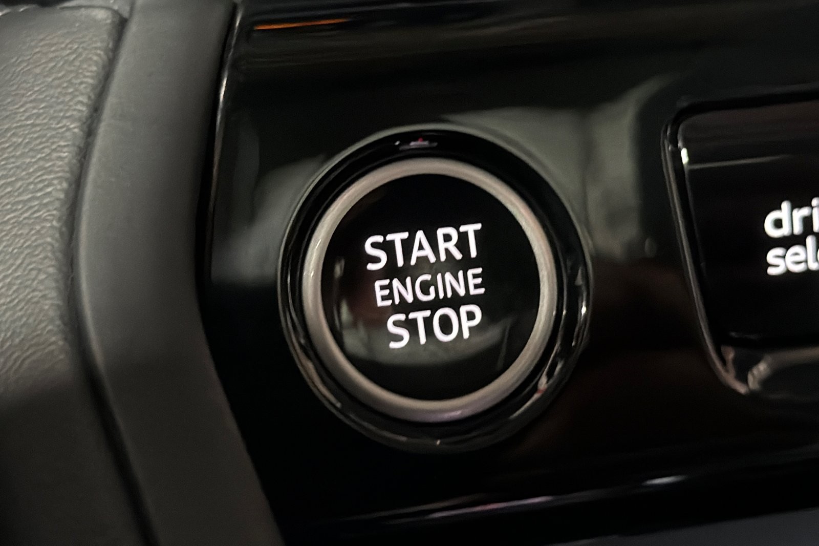 Used 2025 Mythos Black Metallic Audi Premium 2.0 TFSI quattro image 22