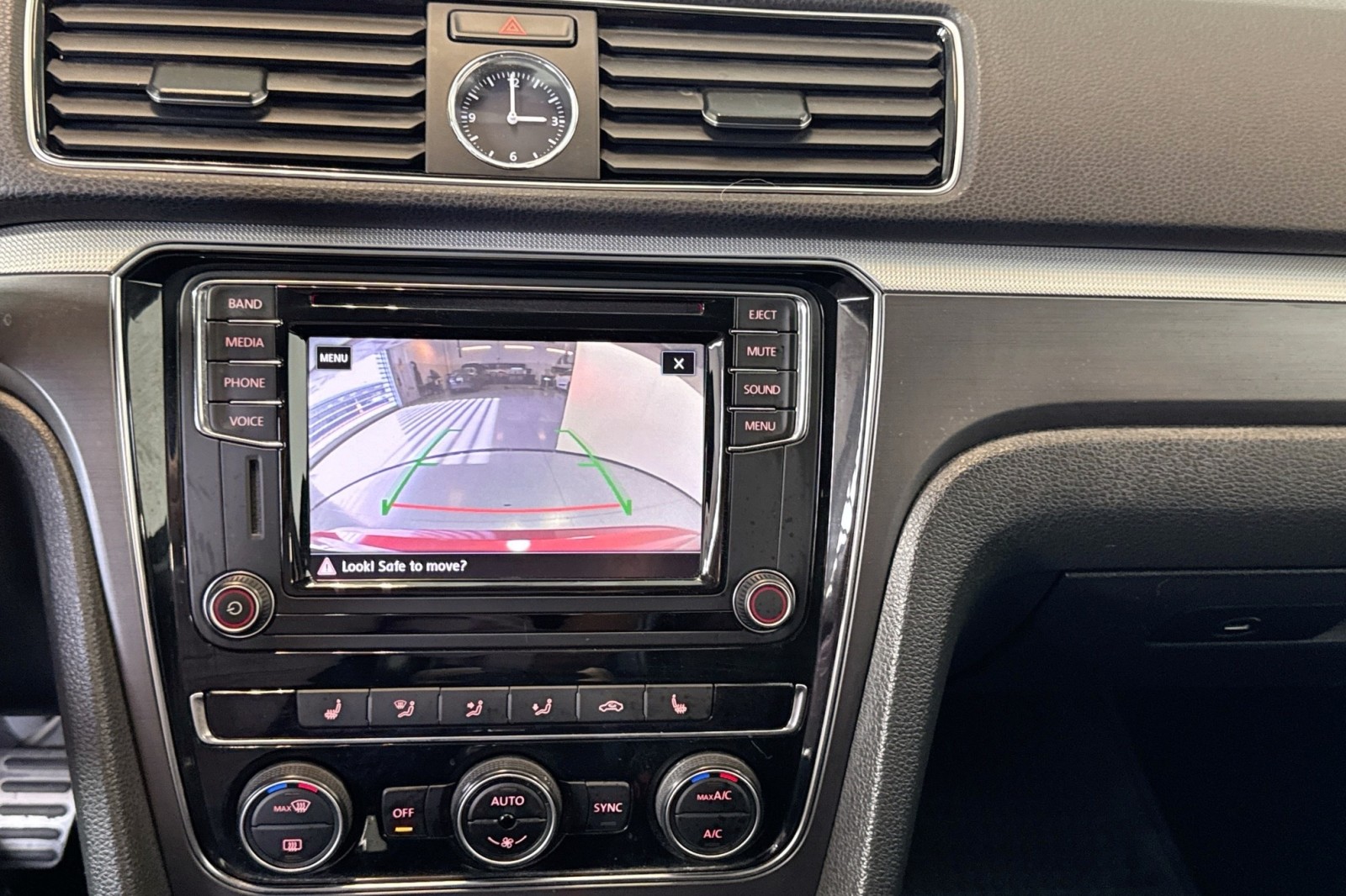 Used 2017 Fortana Red Volkswagen R-Line w/Comfort Pkg image 14