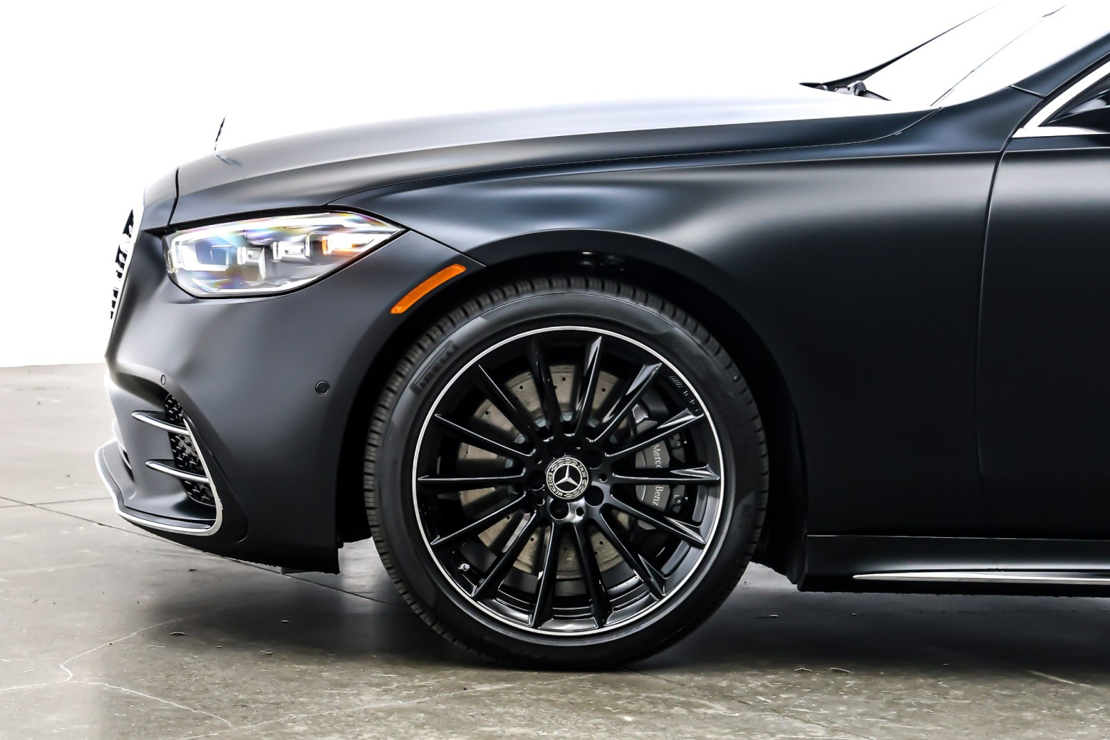 New 2026 MANUFAKTUR Night Black magno Mercedes-Benz S 580 image 10