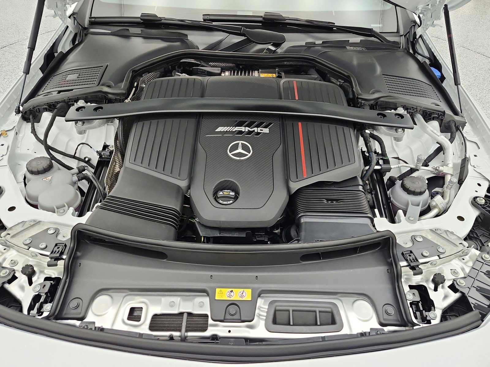 New 2026 MANUFAKTUR Moonlight White Metallic Mercedes-Benz AMG® CLE 53 image 12