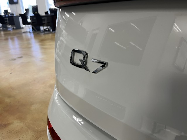 2022 Audi Q7 Premium 9