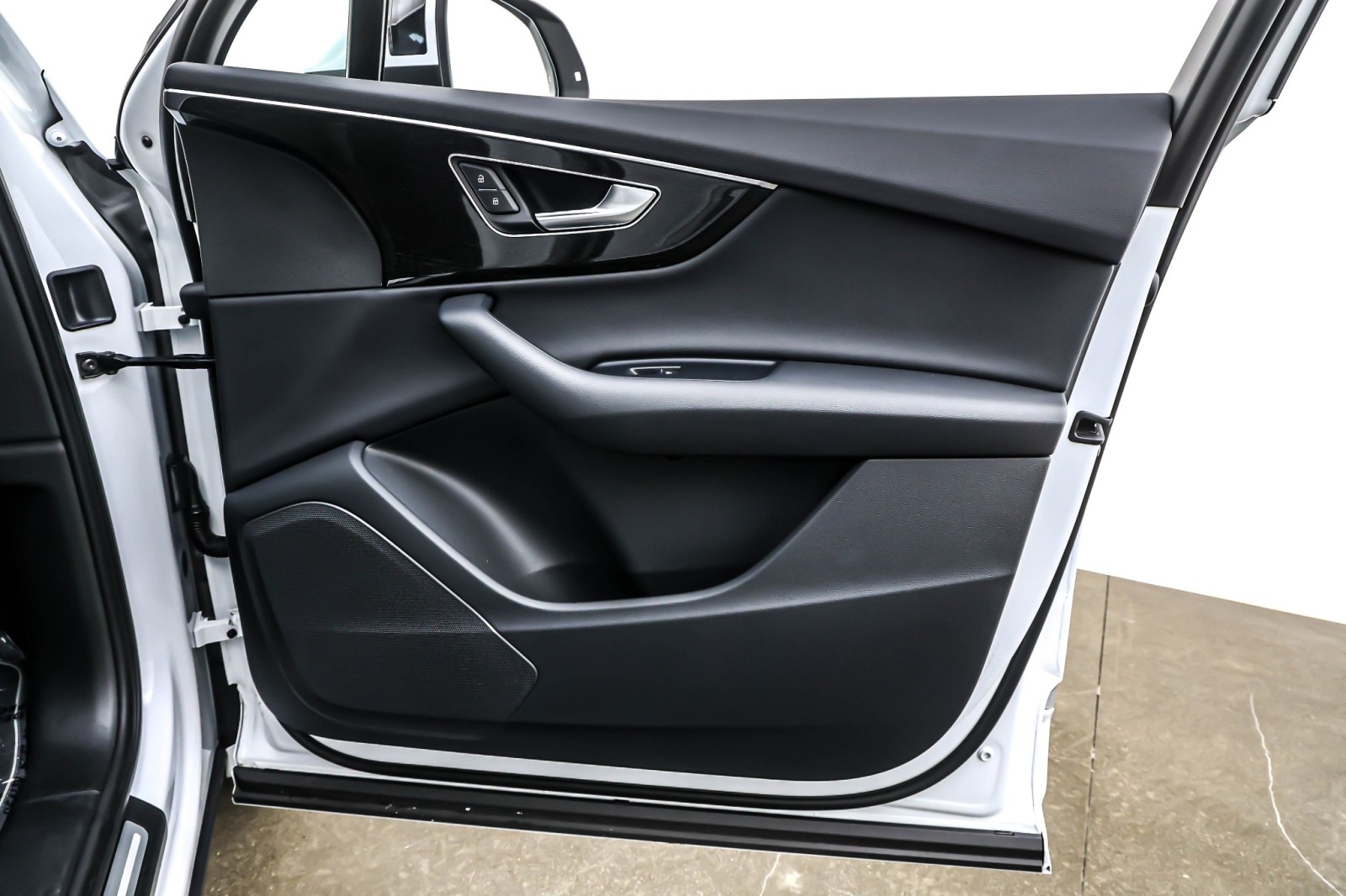 Used 2025 Glacier White Metallic Audi Premium 45 TFSI quattro image 25