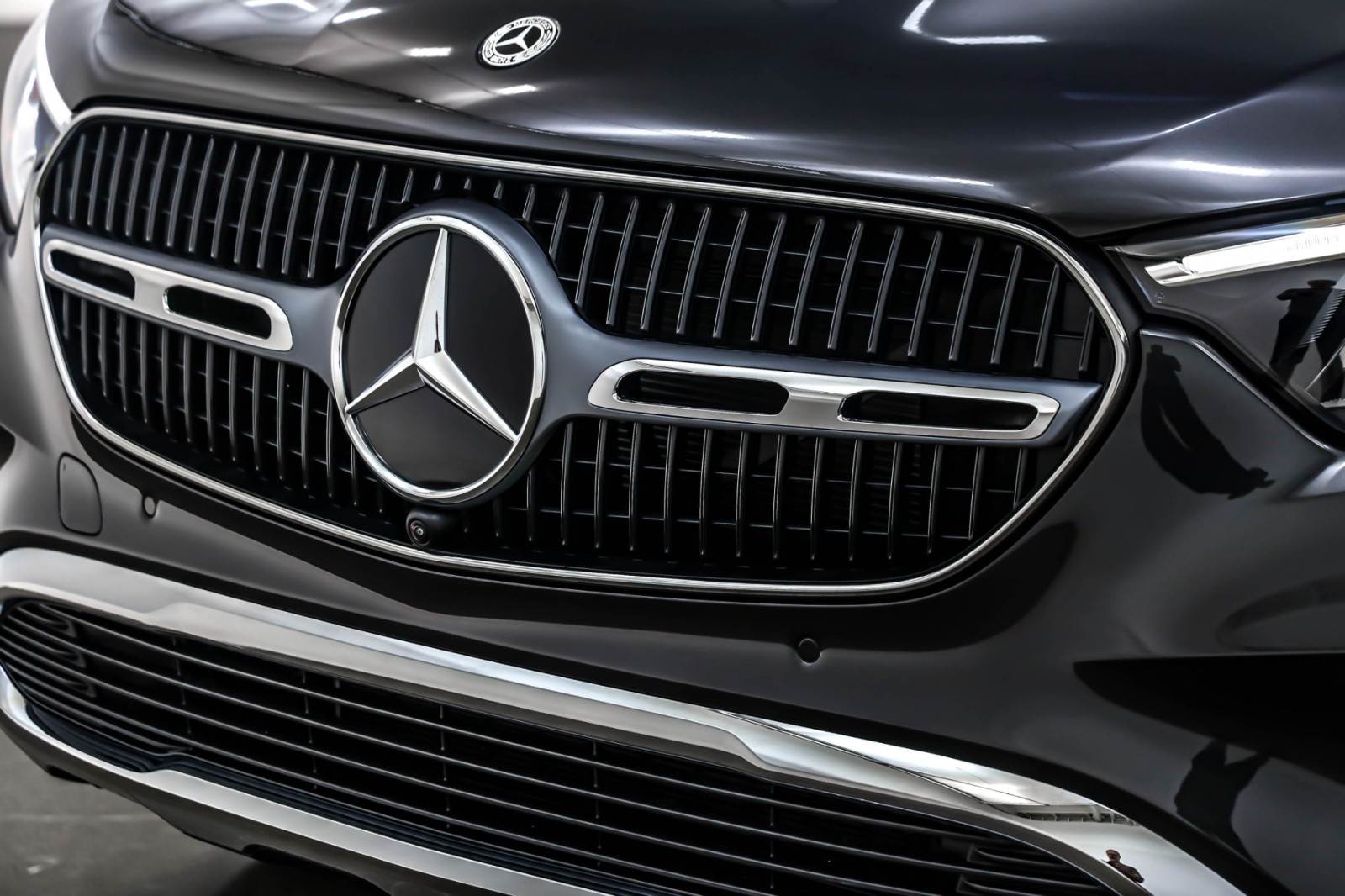 New 2026 Graphite Grey Metallic Mercedes-Benz GLC 300 image 13