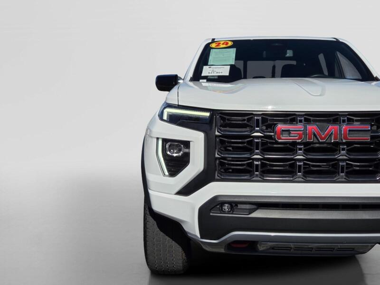 Used 2024 WHITE GMC 4WD Crew Cab AT4 image 10