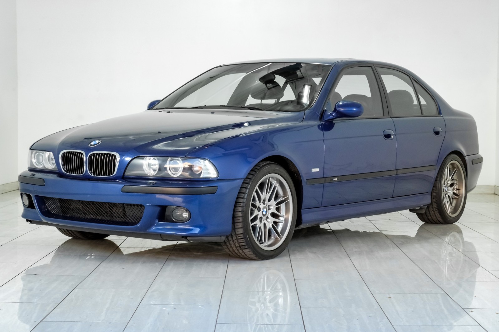 2000 BMW 5 Series M5 4