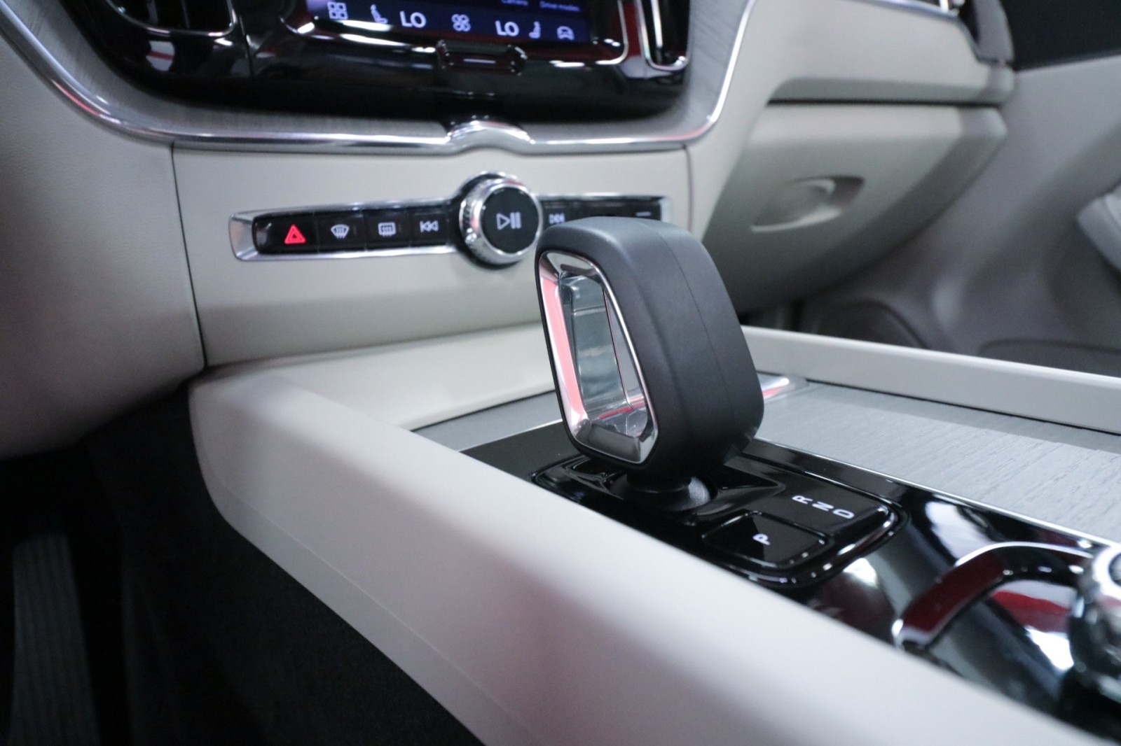 Used Car 2023 Volvo Xc60  Plus Bright Theme For Sale Under $40,000 In Austin, Texas