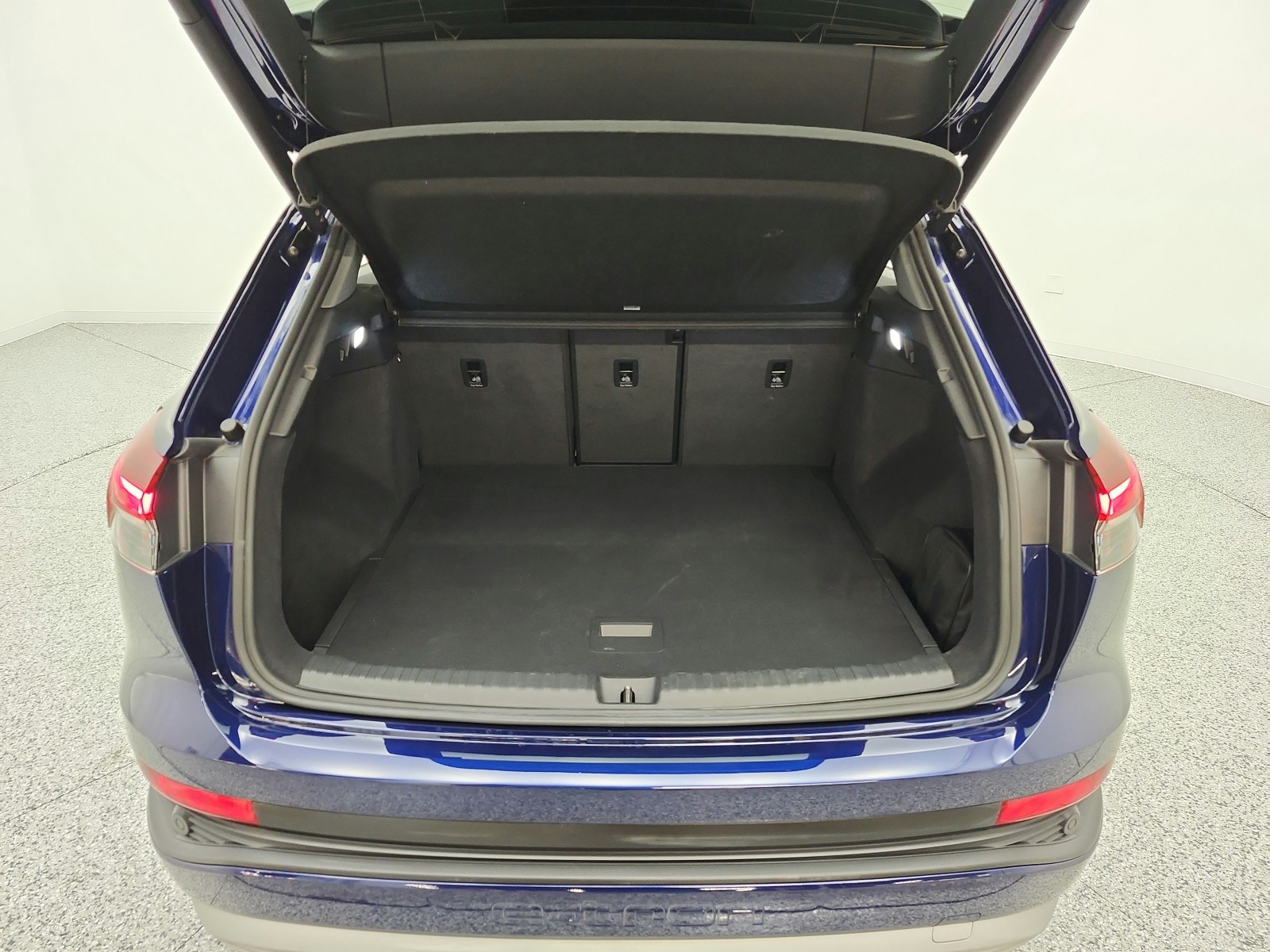 Used 2023 Navarra Blue Metallic Audi Premium Plus 40 RWD image 32