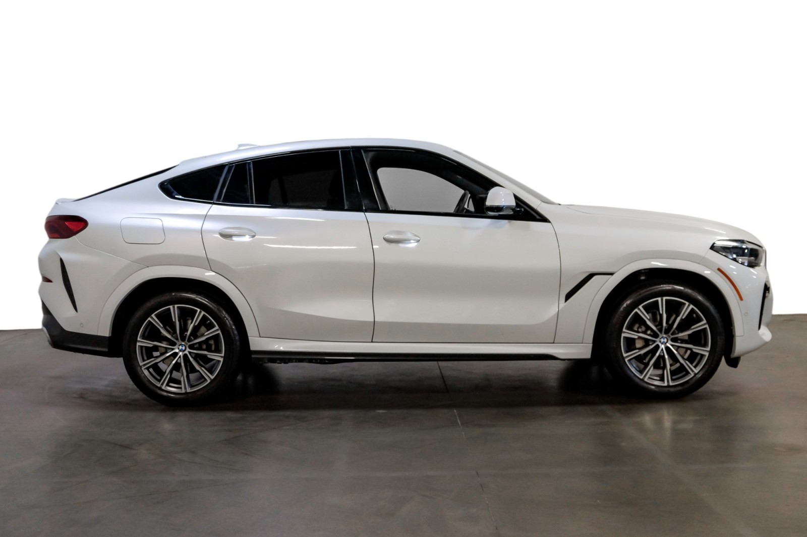 2021 BMW X6 sDrive40i MSport 20Alloys ParkAsstPkg PremiumPkg H 4