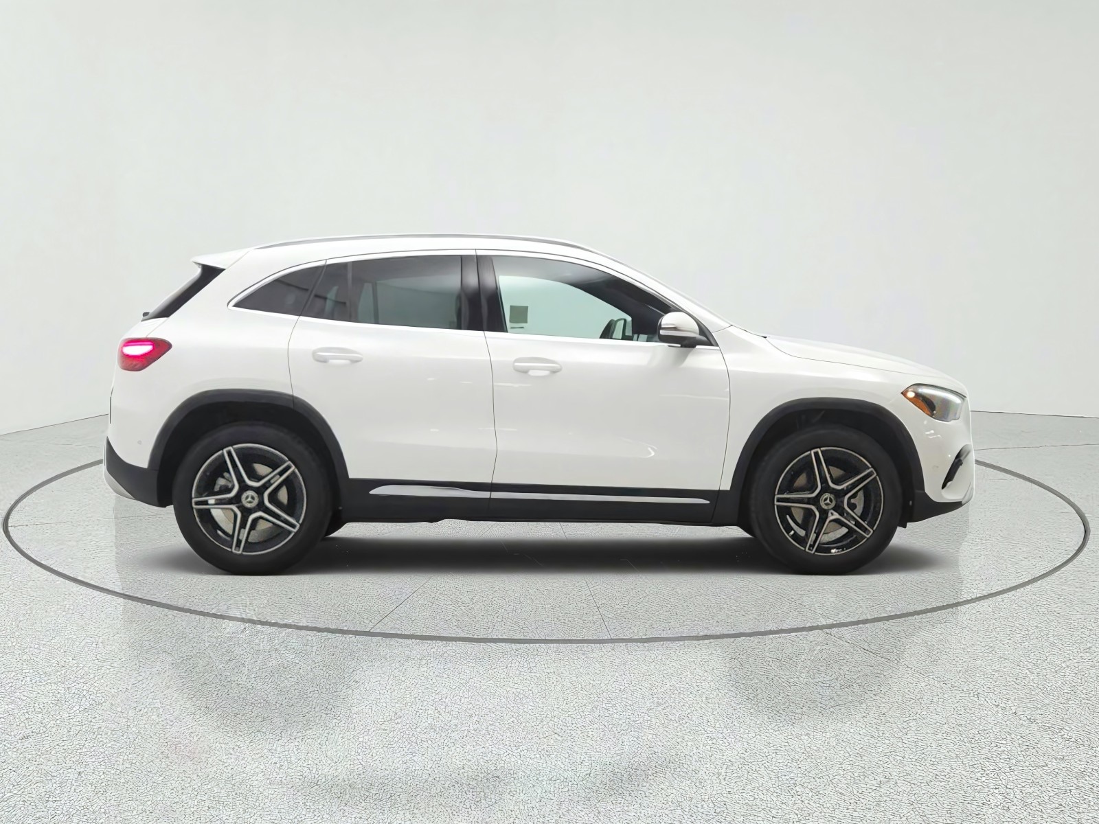 New 2026 Polar White Mercedes-Benz GLA 250 SUV image 4