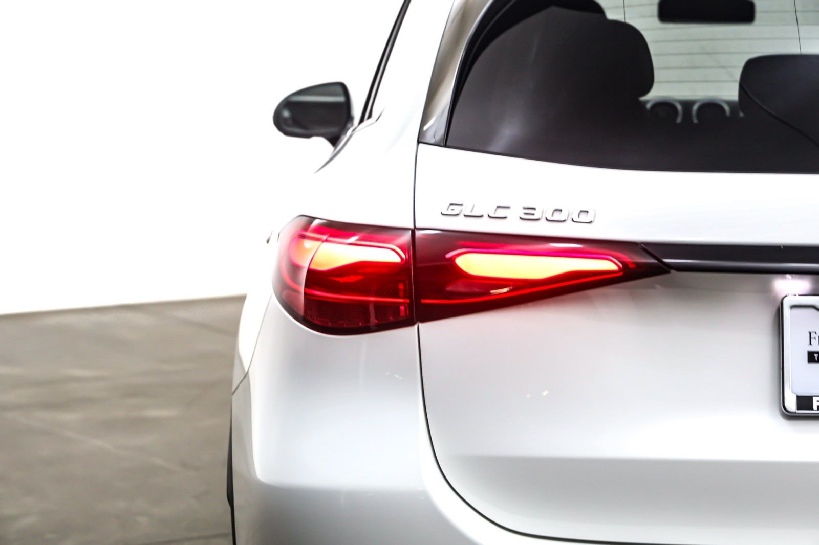 Used 2025 Polar White Mercedes-Benz GLC 300 SUV image 16