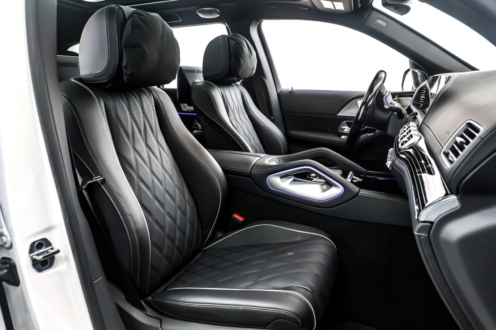 New 2026 MANUFAKTUR Moonlight White Metallic Mercedes-Benz Maybach GLS 600 image 7