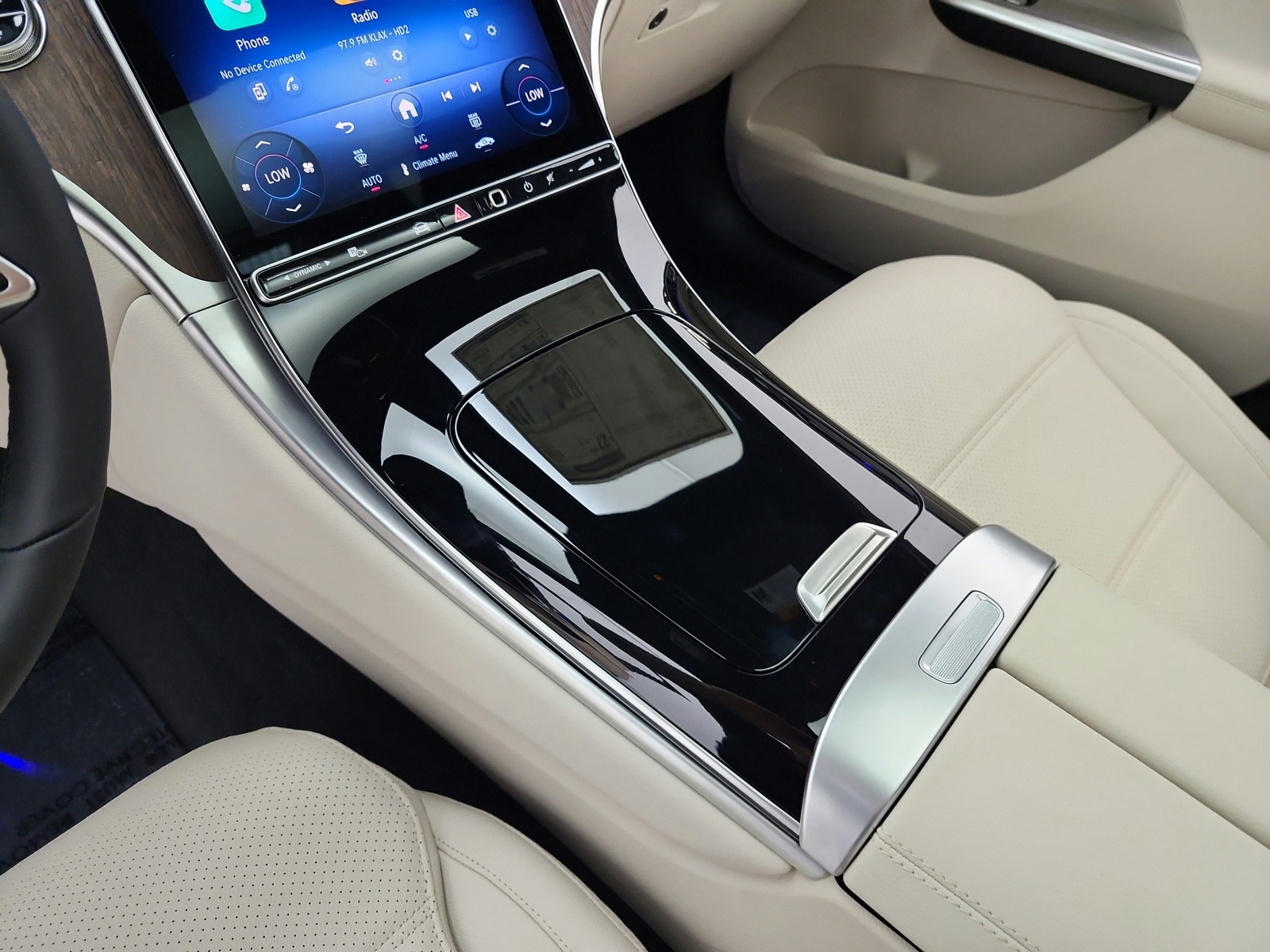 New 2026 Verde Silver Metallic Mercedes-Benz GLC 300 image 9