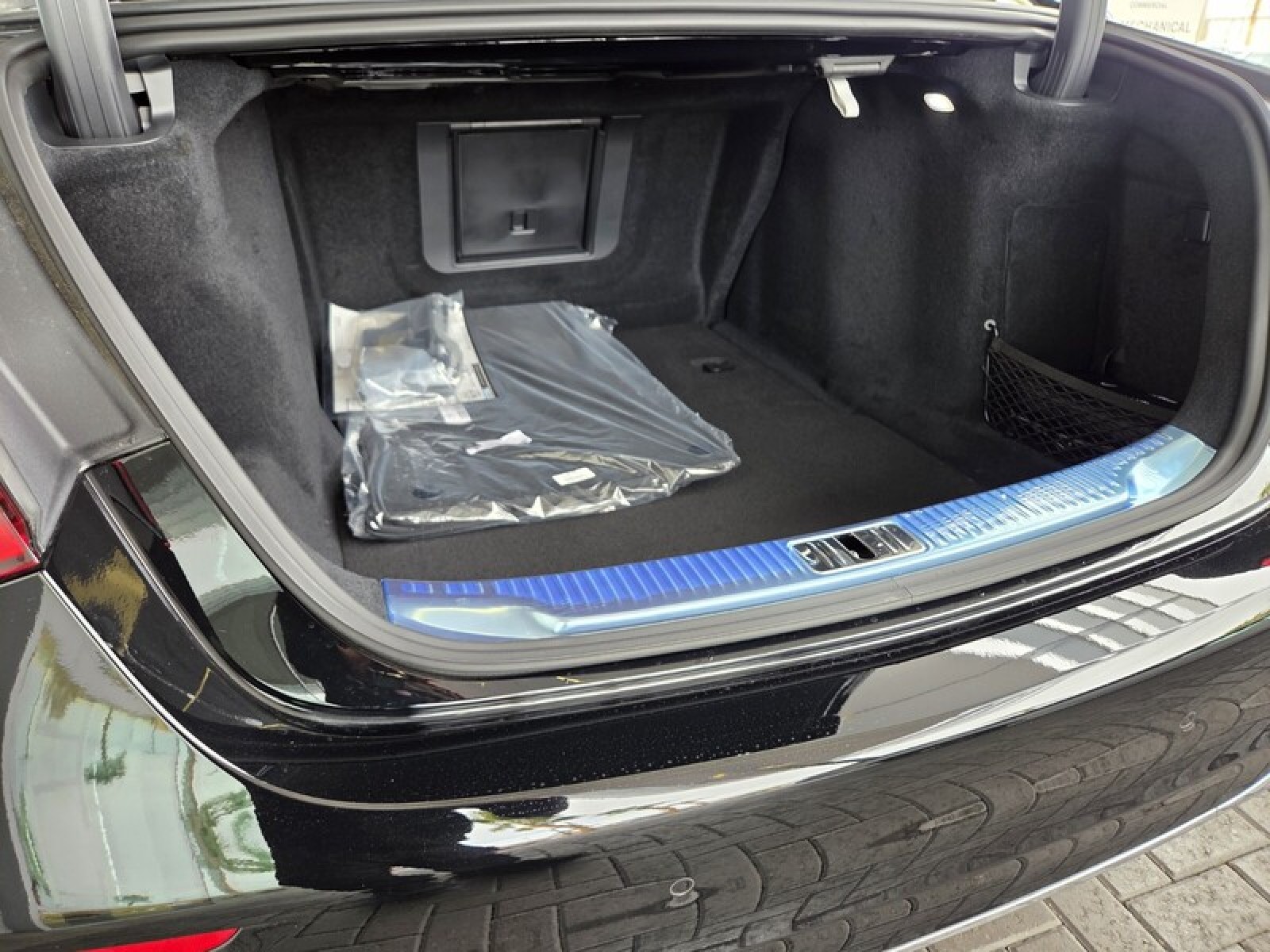 New 2025 Black Mercedes-Benz S 500 4MATIC® Sedan image 15