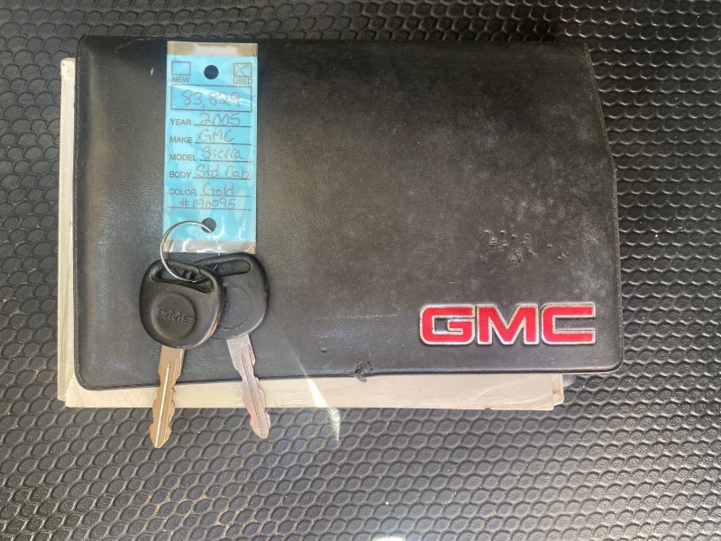 2005 GMC Sierra 1500 LOW MILES 83837 AC NO ACCIDENTS in ,