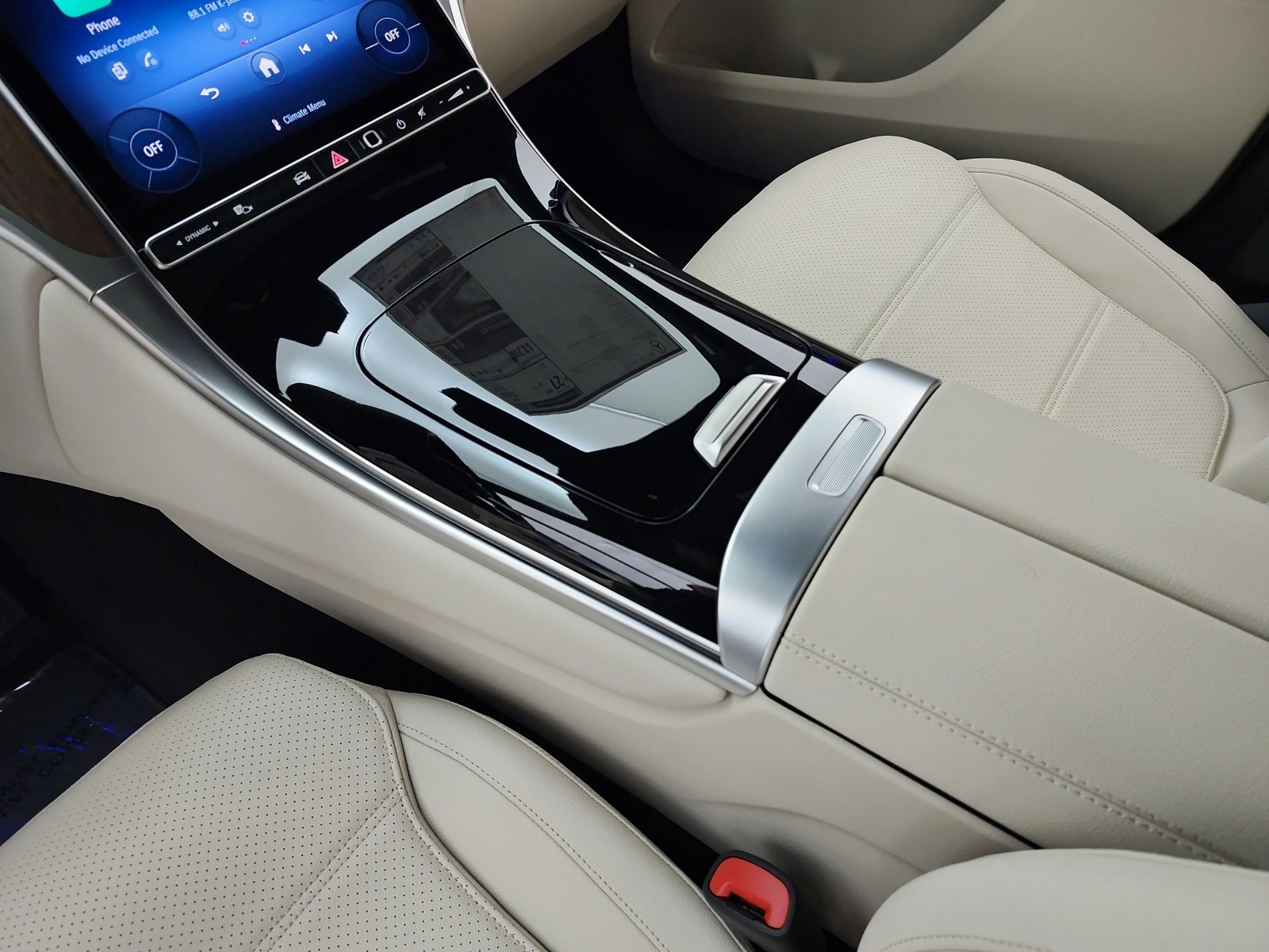 New 2027 Polar White Mercedes-Benz GLC 300 SUV image 10