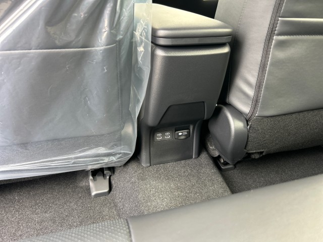 ToyotaPrius Plug-In Hybrid33